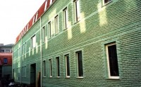 Для облицовки фасадов использован зелёный фактурный и пустотелый кирпич